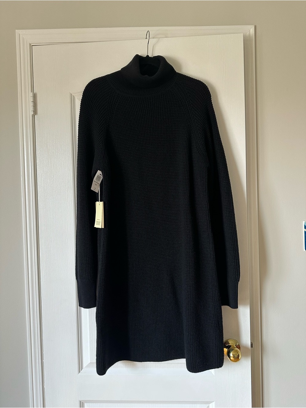 Wilfred New Bianca Dress
Merino wool sweater dress